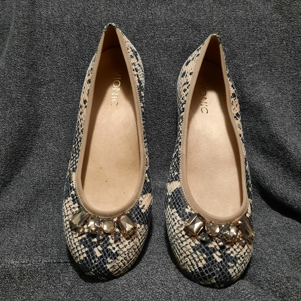 Vionic Tan Snakeskin Ballet Flats